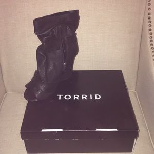 Only worn once. Excellent condition.